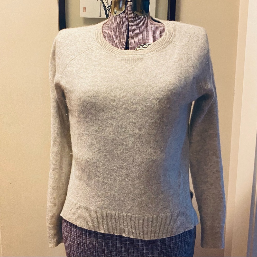 ⭐️ Host Pick ⭐️ Lord & Taylor Cashmere Sweater